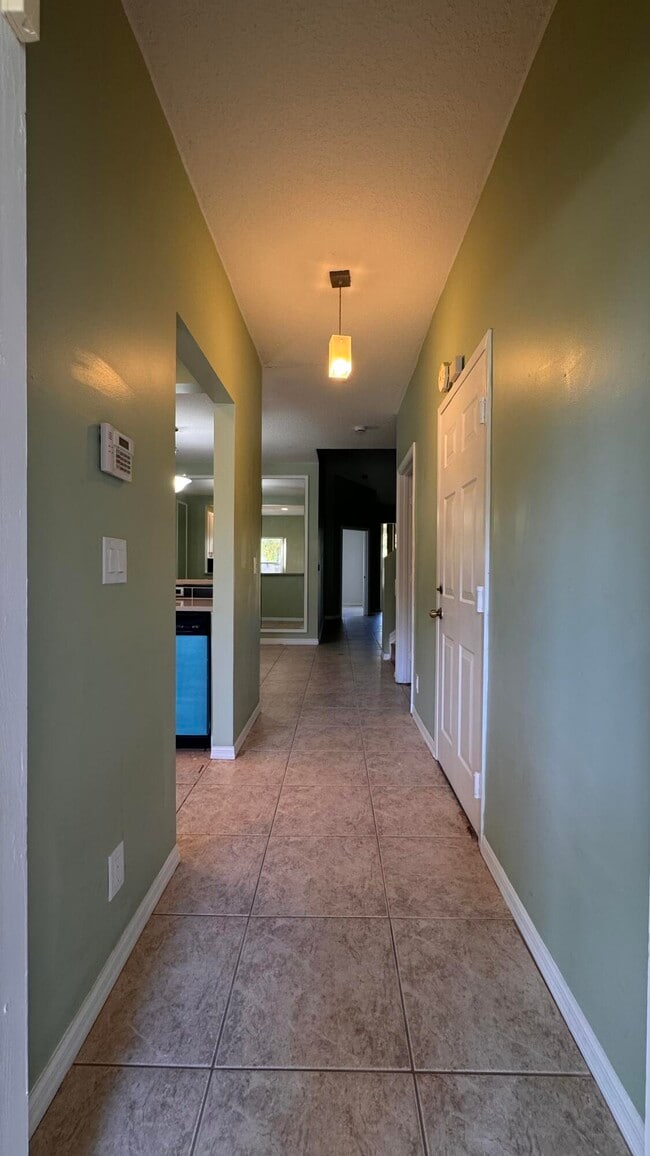 Building Photo - 6422 Park Lake Cir