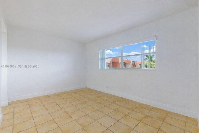 Building Photo - 13715 Kendale Lakes Cir