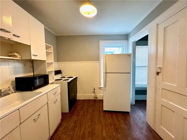 Building Photo - 49 Spruce St