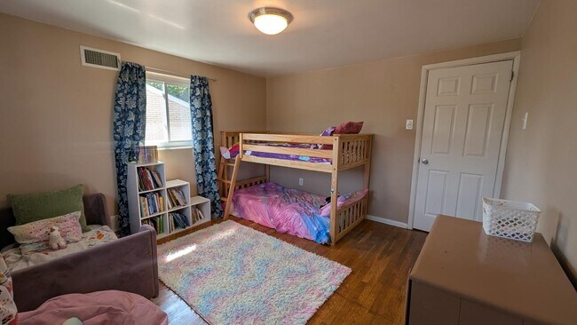 Building Photo - 3943 Boulevard Dr