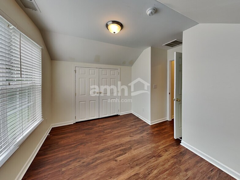 Building Photo - 1317 Charidge Ln