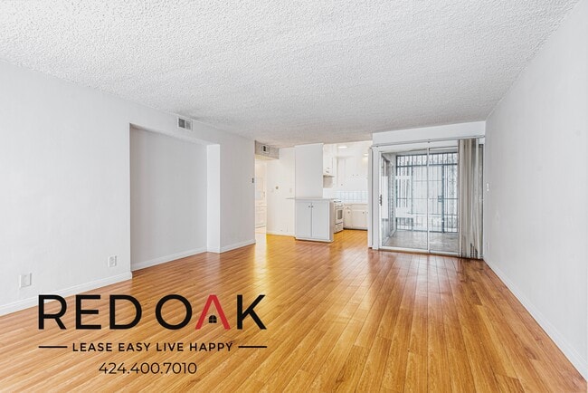 Building Photo - 511 N Kenmore Ave