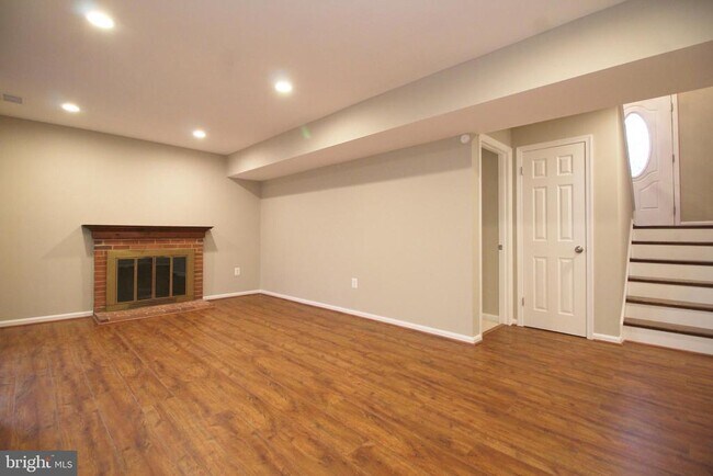 Building Photo - 4500 Lantern Pl