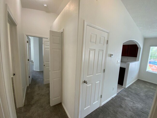 Building Photo - 3 Bedroom Single Story Home Available Near 98th St & Dennis Chavez SW!