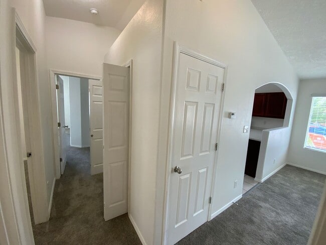 Building Photo - 3 Bedroom Single Story Home Available Near...