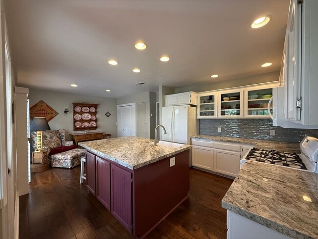 Building Photo - Fully Furnished 4-Bedroom Home in Bay Park...