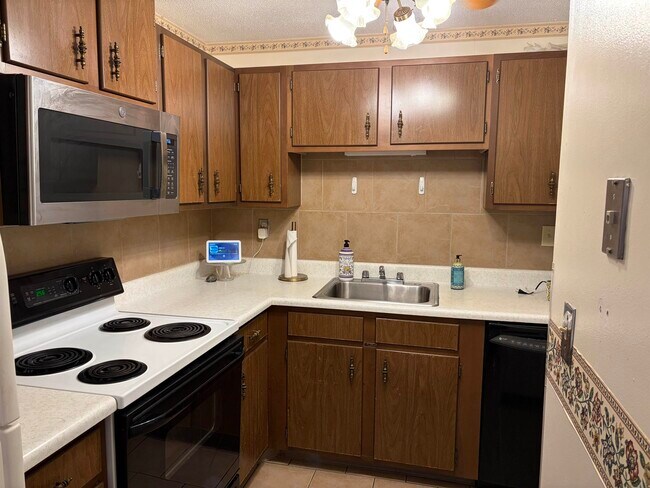 Building Photo - 467 High St