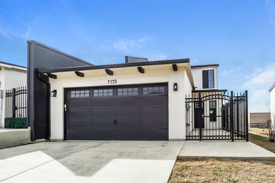 Primary Photo - 7153 9th Hole Dr