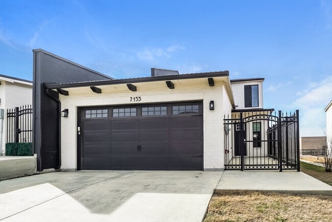 Building Photo - 7153 9th Hole Dr