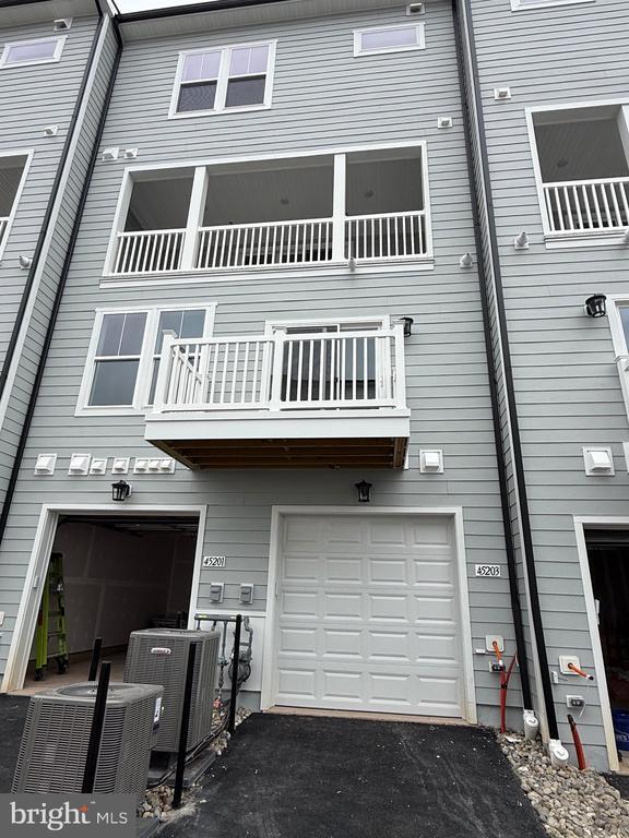 Building Photo - 45203 Drowes Ter
