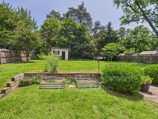 Building Photo - 1101 Normandy Dr