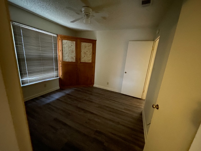 Building Photo - 504 Highland Dr