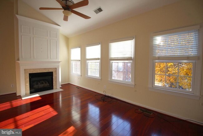 Building Photo - 6003 Ricketts Walk