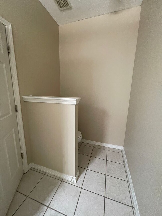 Building Photo - MOVE IN SPECIAL - 2 WEEKS FREE RENT - 3BR ...