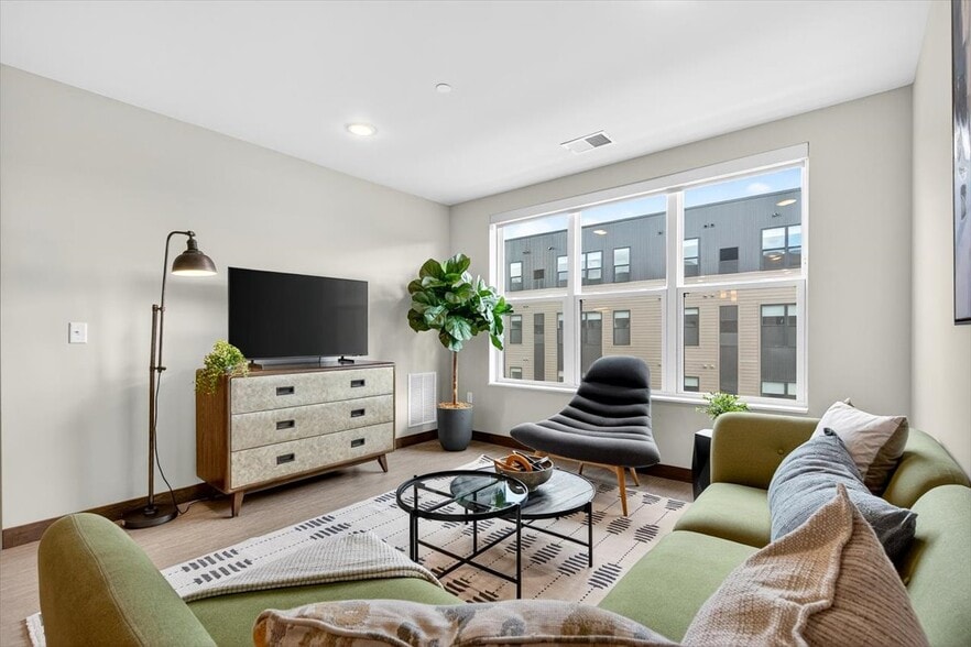 Primary Photo - Corliss