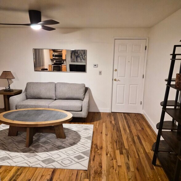 Building Photo - 985 N Corona St