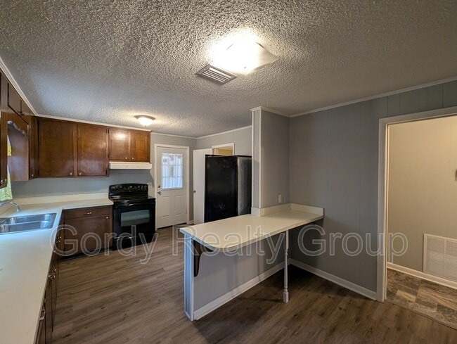 Building Photo - 6505 Blue Springs Rd