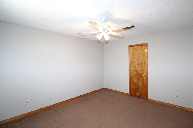 Building Photo - Available 8/15 – Charming 3BR/2BA Milton H...