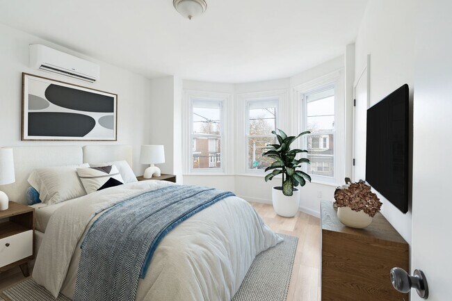 Building Photo - 5758 Spruce St