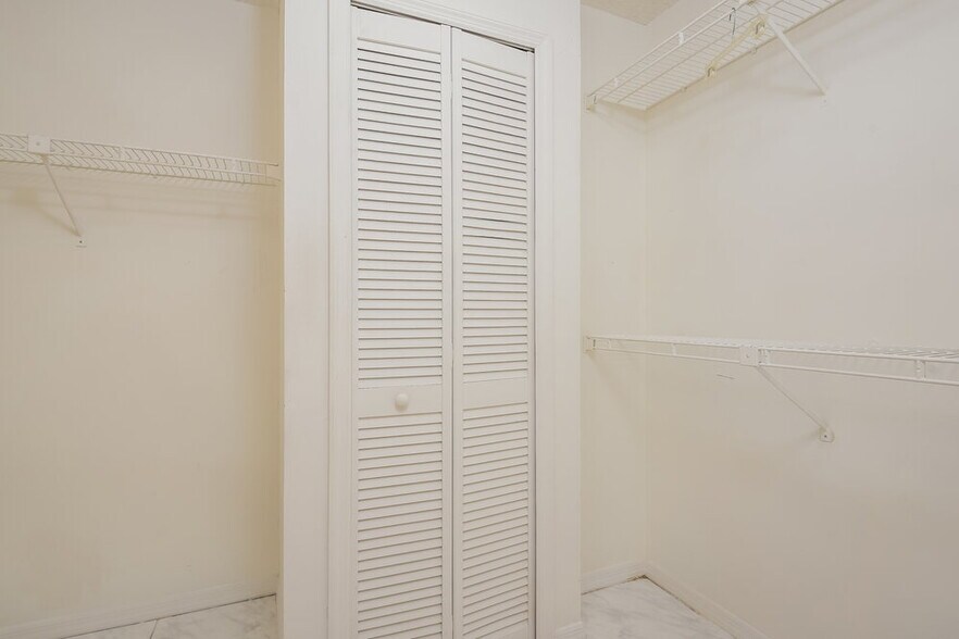 Building Photo - 1220 Regal Ridge Dr