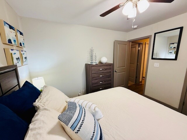 Building Photo - 3221 York Dr