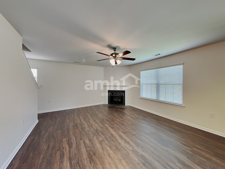 Building Photo - 1748 Eastway Dr