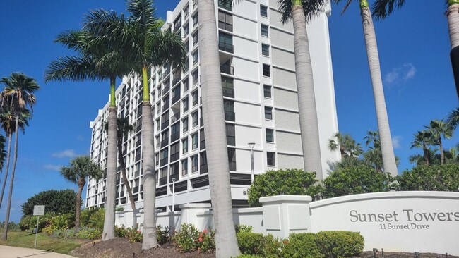 Primary Photo - Beautifully renovated 2/2 condo downtown S...