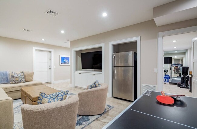 Building Photo - 48 Woodthrush Ln