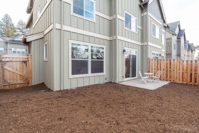 Building Photo - 3 Bedroom + Flex Space in Central Location - Close to Old Mill!