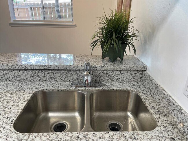 Building Photo - 1529 Wirt Rd