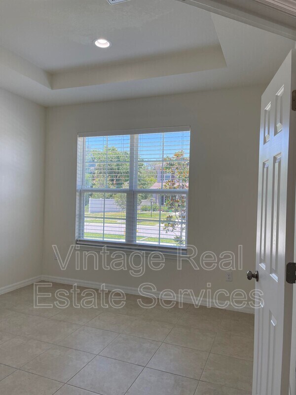 Building Photo - 7905 Silver Clover Ct