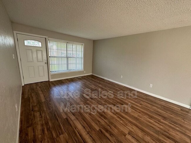 Building Photo - 209 Gill Dr