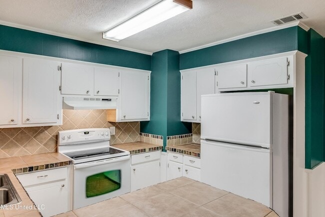 Building Photo - 201 Shadow Cove