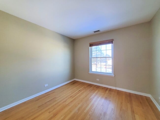 Building Photo - 733 Plum Tree Ct