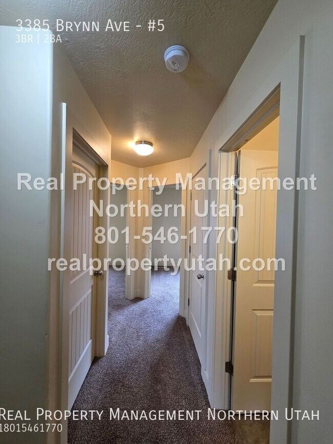 Building Photo - 3385 S Brynn Ave