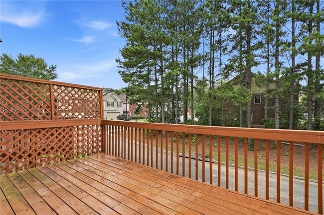 Building Photo - 6199 Thorncrest Dr