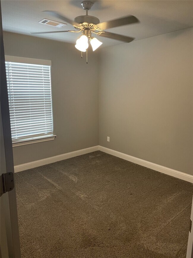 Building Photo - 1800 Sunrise Cir