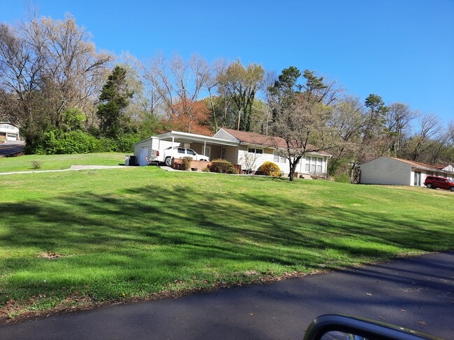 Building Photo - 5213 Evelyn Dr NW