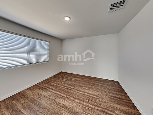 Building Photo - 779 S 150th Dr
