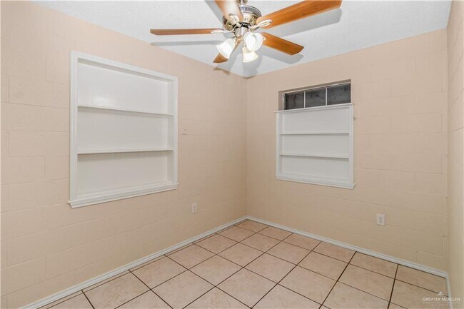 Building Photo - 21 E Saenz Ave