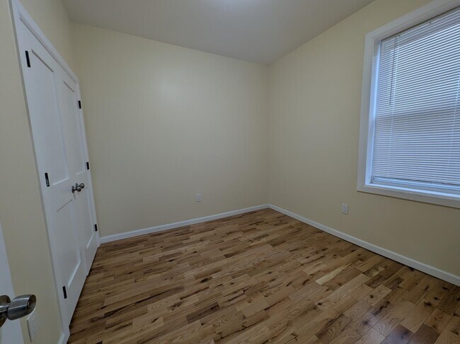 Building Photo - 6114 Monroe Pl