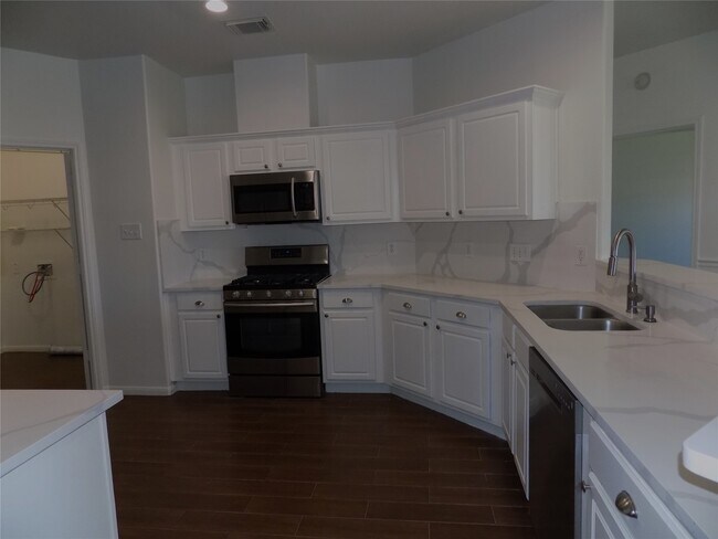 Building Photo - 1918 Appleton Dr