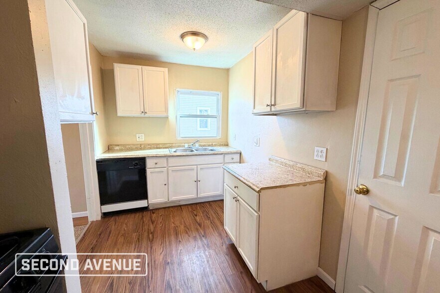 Building Photo - 3700 Coronado Dr