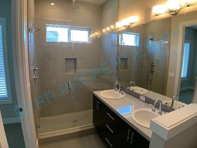 Building Photo - Spacious 3-Bed, 2.5-Bath Gem in Vibrant SE...