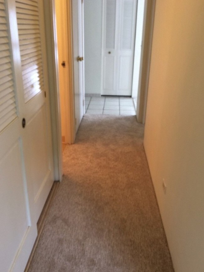Building Photo - Mauna Luan 2BR/2BA/2PK Desirable End Unit