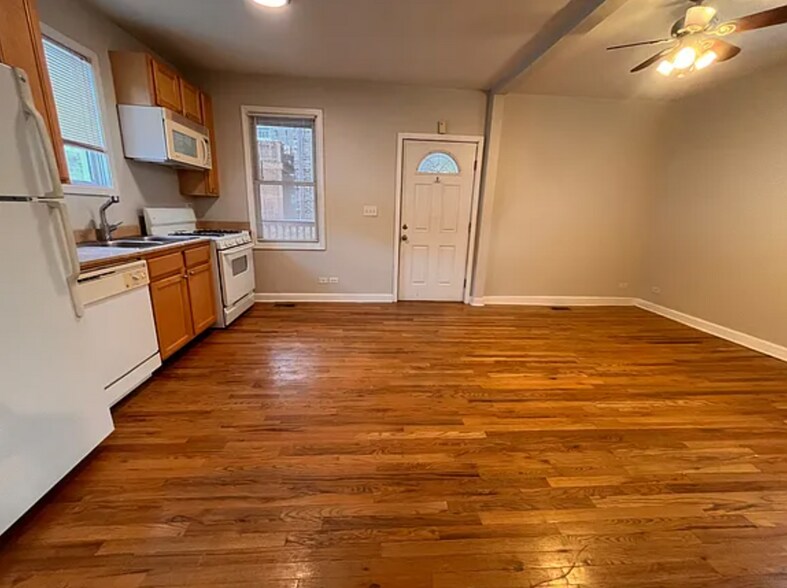 Building Photo - 1513 W Erie St