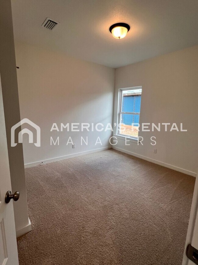Building Photo - 21567 Tawny Lp
