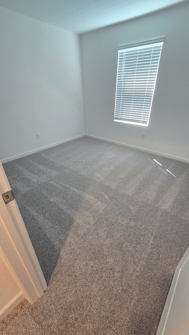 Building Photo - 581 Holly Lks Dr
