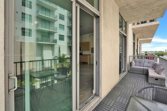 Building Photo - 2100 Van Buren St