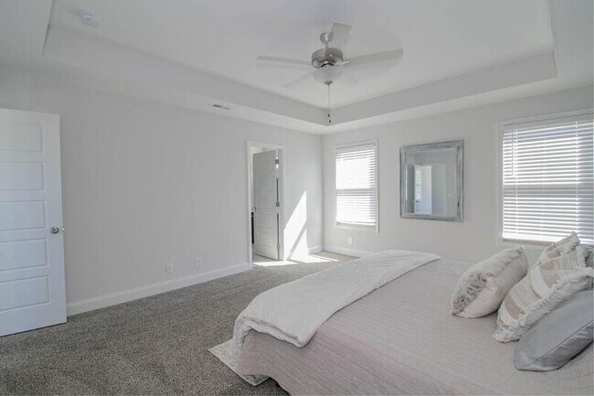 Building Photo - 307 Lugano Ln